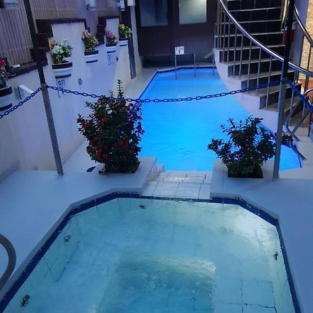 Cool Martin Family Hotel And Resort Bacoor エクステリア 写真