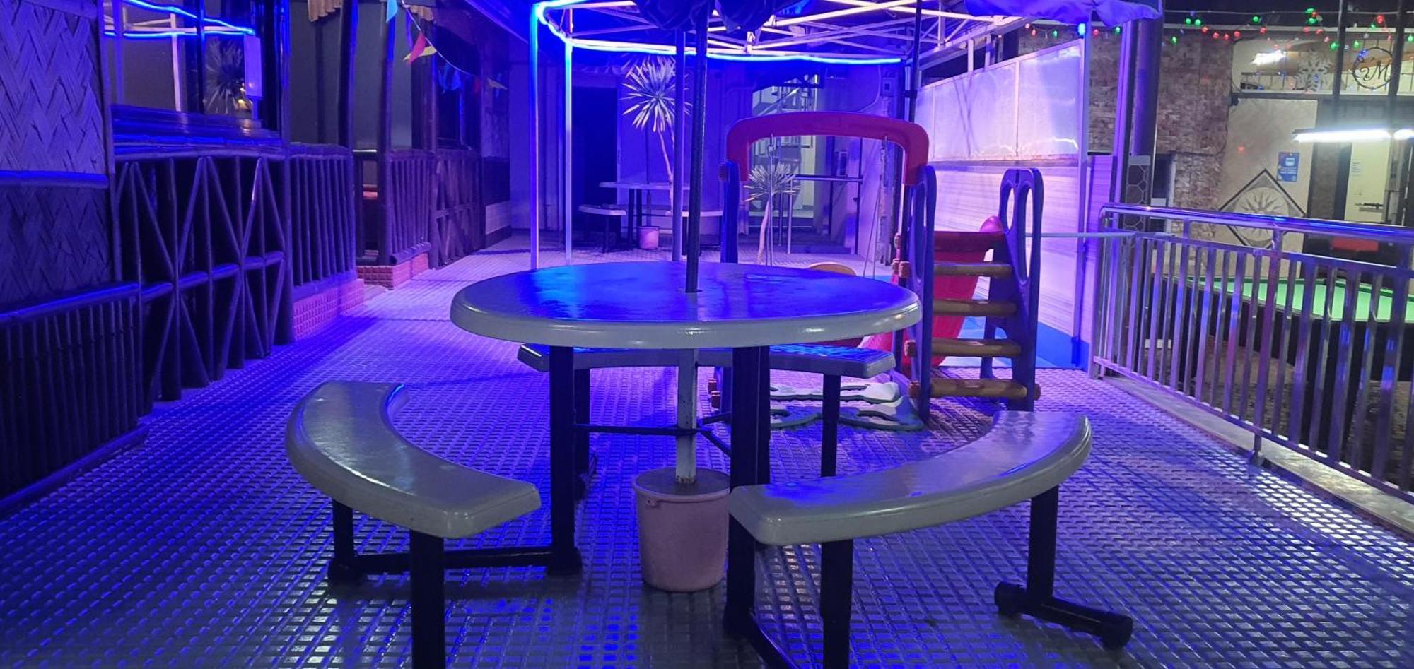 Cool Martin Family Hotel And Resort Bacoor エクステリア 写真