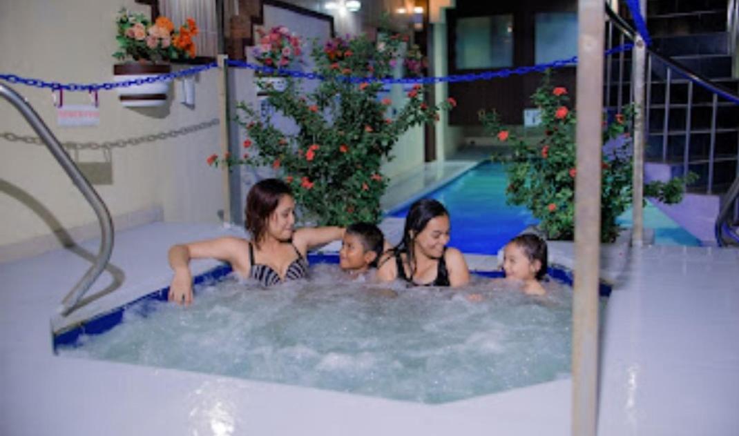 Cool Martin Family Hotel And Resort Bacoor エクステリア 写真
