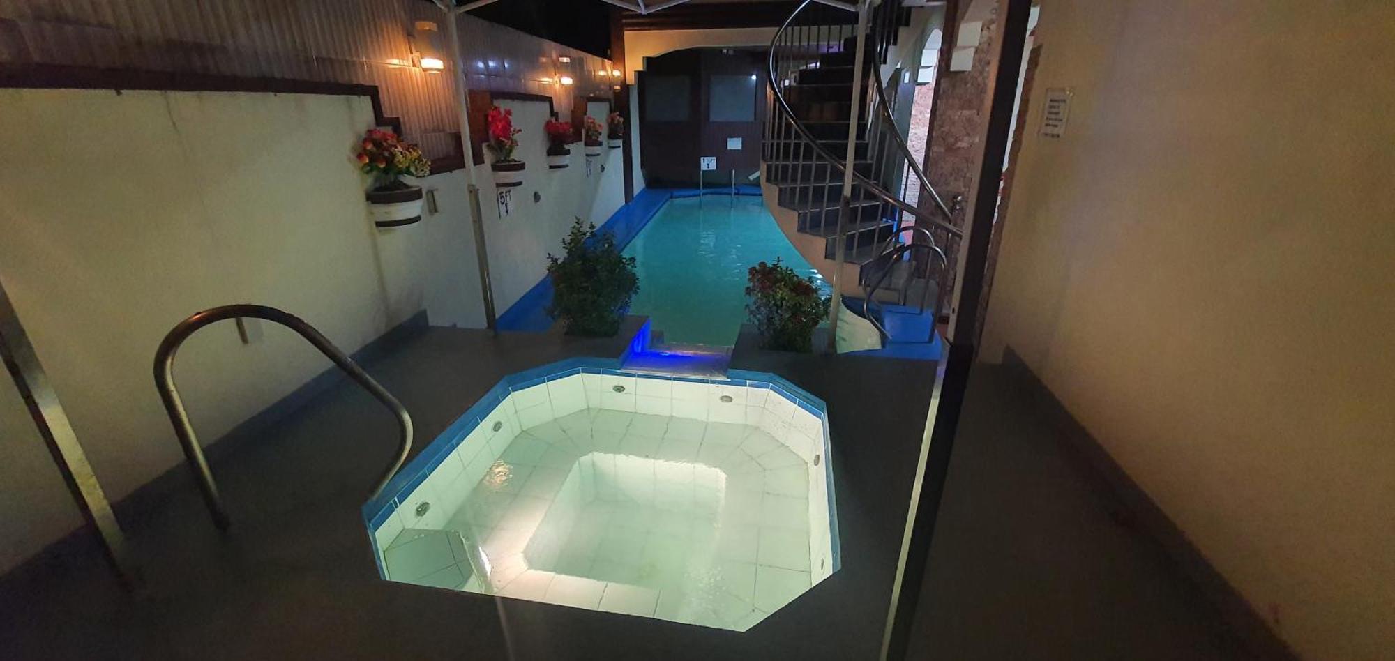 Cool Martin Family Hotel And Resort Bacoor エクステリア 写真