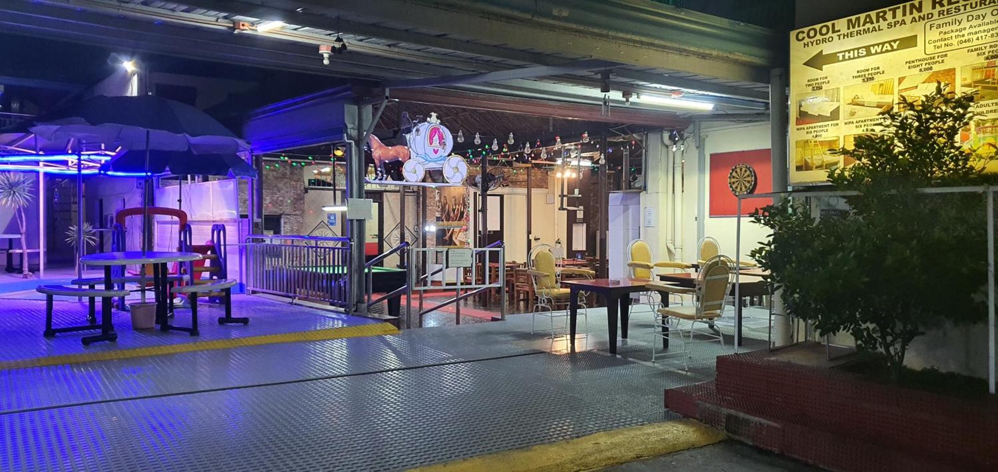 Cool Martin Family Hotel And Resort Bacoor エクステリア 写真