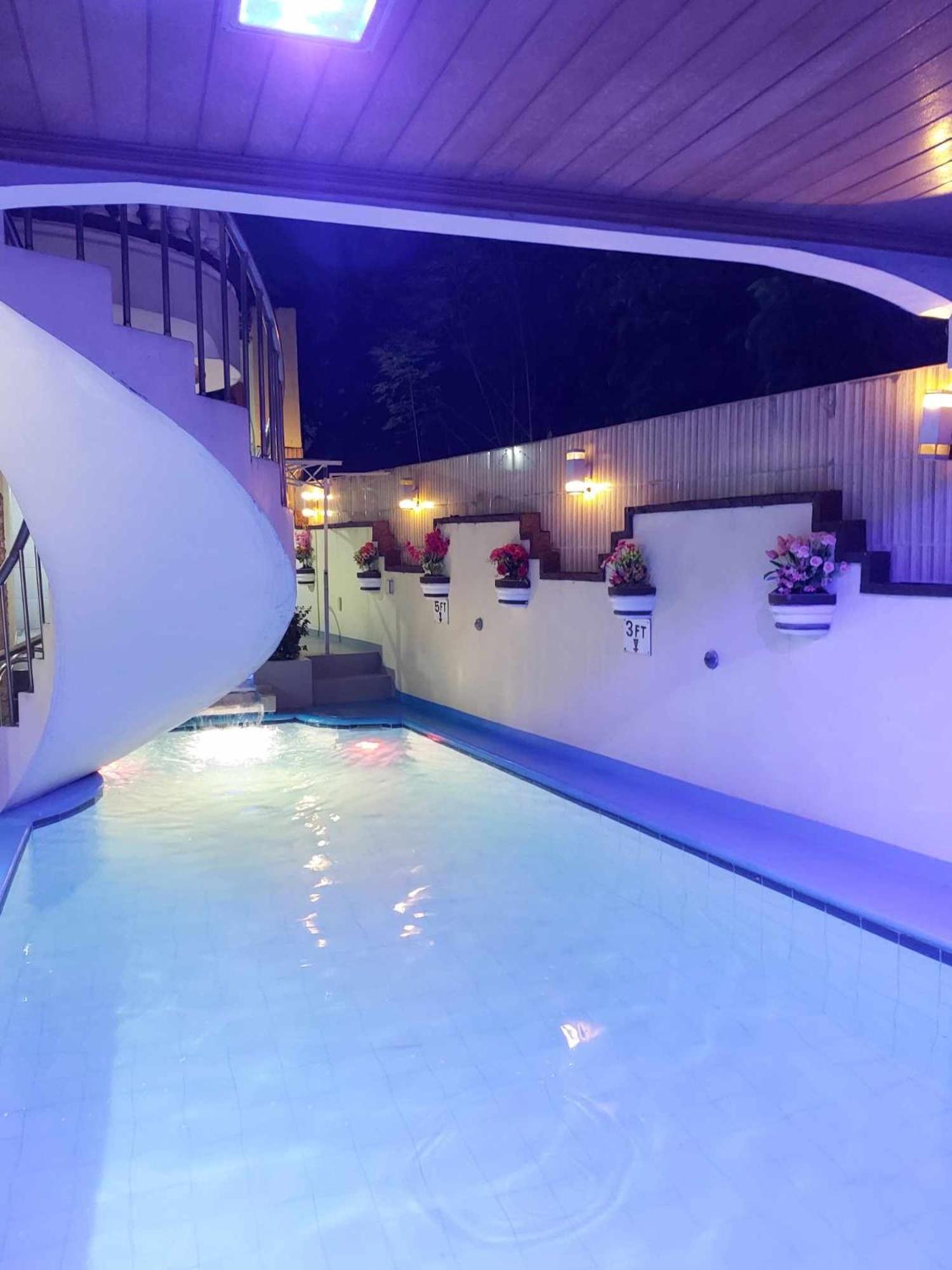 Cool Martin Family Hotel And Resort Bacoor エクステリア 写真