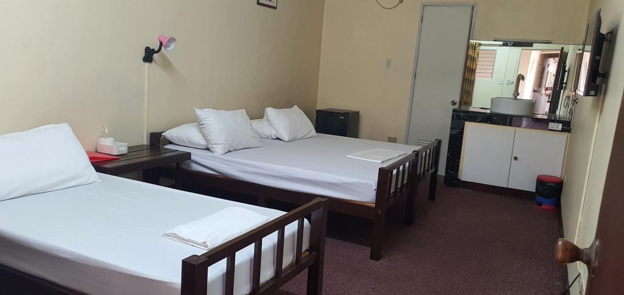 Cool Martin Family Hotel And Resort Bacoor エクステリア 写真