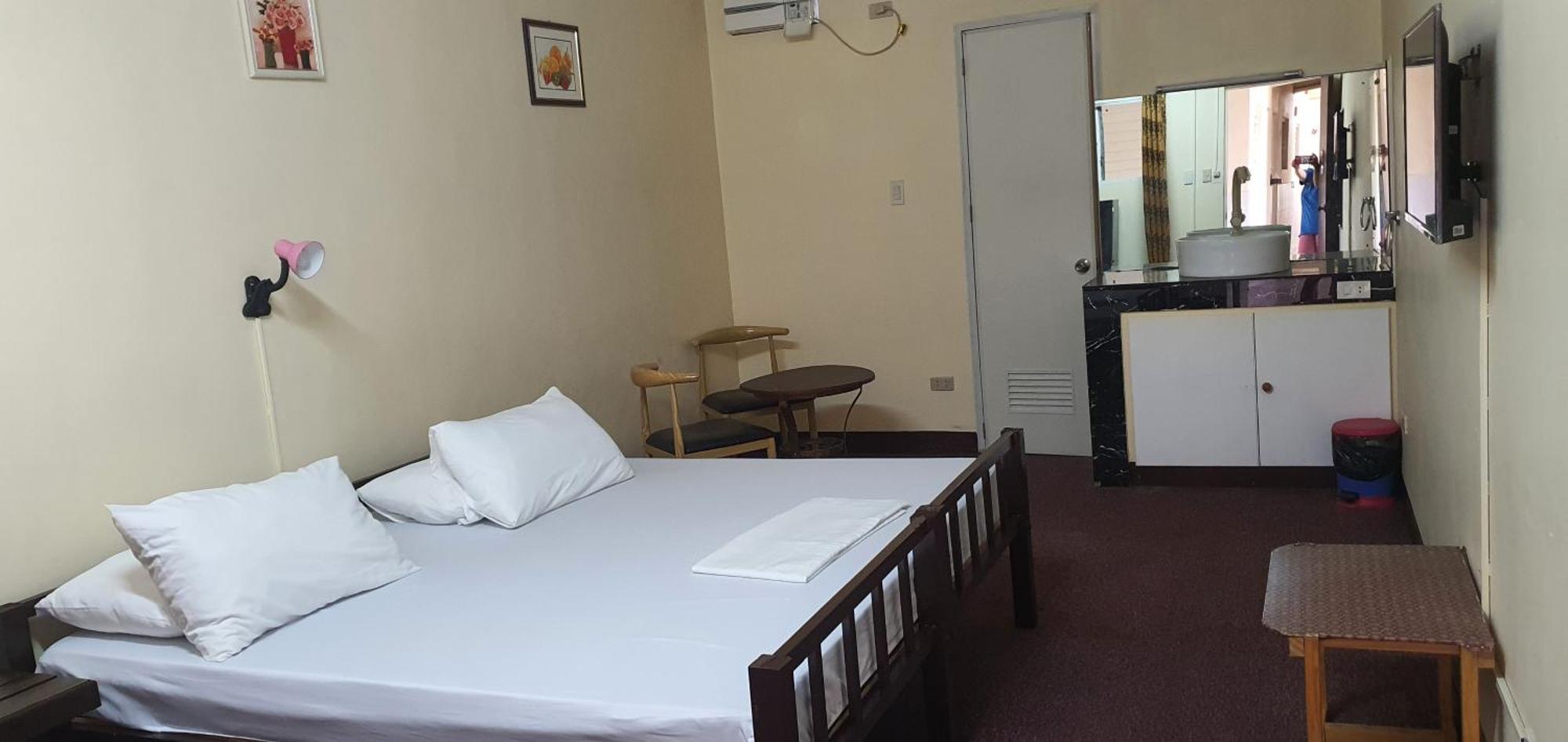 Cool Martin Family Hotel And Resort Bacoor エクステリア 写真