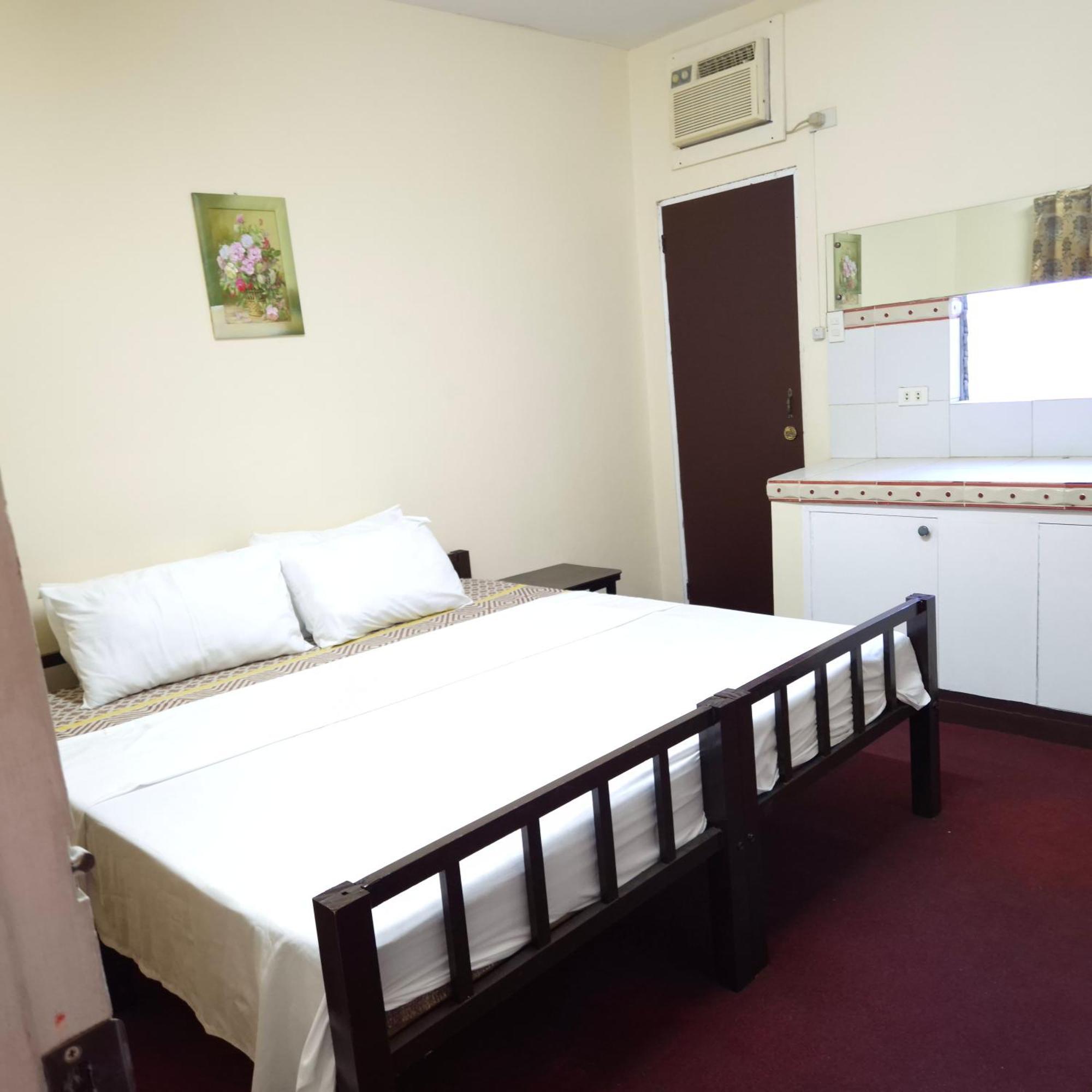 Cool Martin Family Hotel And Resort Bacoor エクステリア 写真