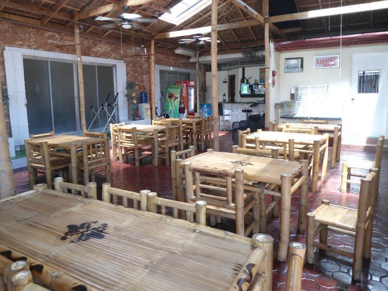 Cool Martin Family Hotel And Resort Bacoor エクステリア 写真