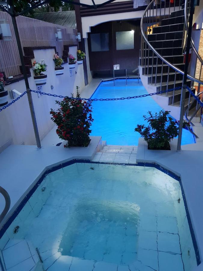 Cool Martin Family Hotel And Resort Bacoor エクステリア 写真